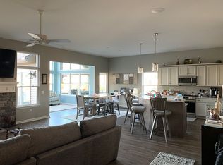 6757 Summerlyn Lakes Dr, Lambertville, MI 48144
