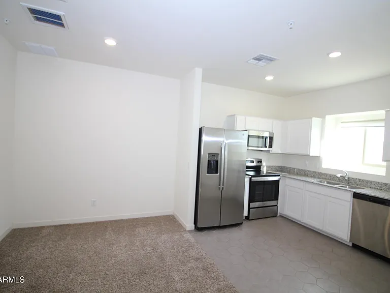 2215 W Harmont Dr — Photo 11
