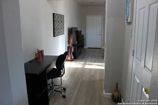 1524 W Craig Pl — Photo 4