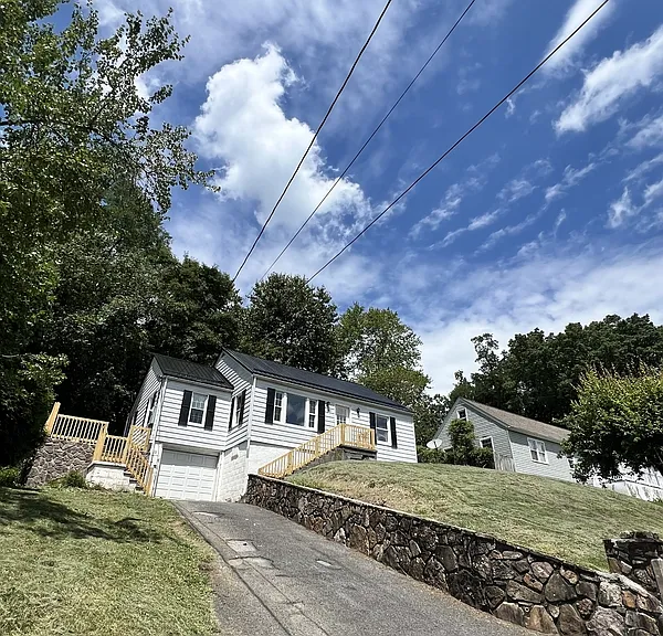 1219 East Dr — Photo 3