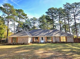 11 Twin Lakes Rd, Petal, MS 39465