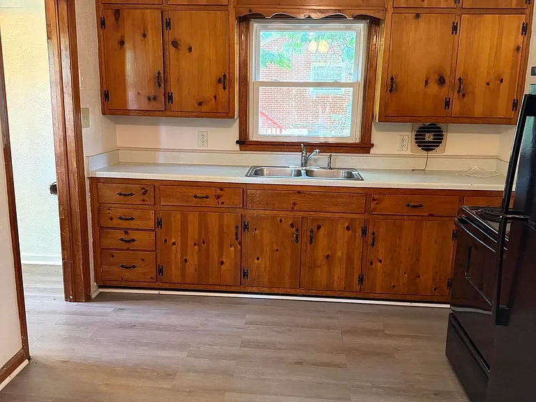 855 Hugh Ave — Photo 8