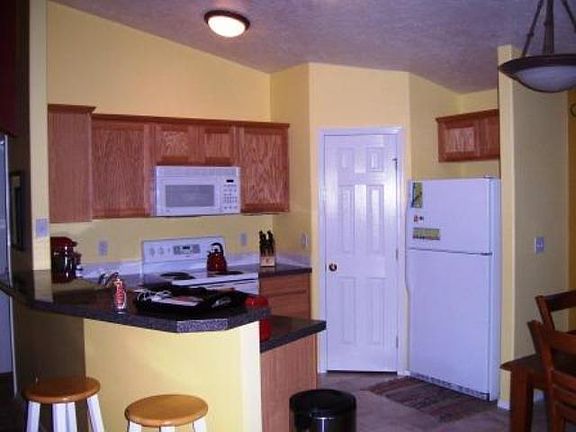 3rd image of 4001 Sutton St