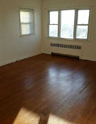 3rd image of 25905 Francis Lewis Blvd