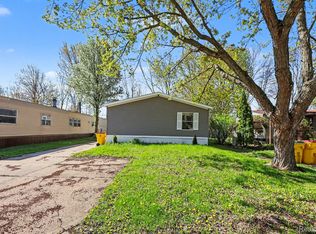 29656 Jamestown Dr, New Baltimore, MI 48051