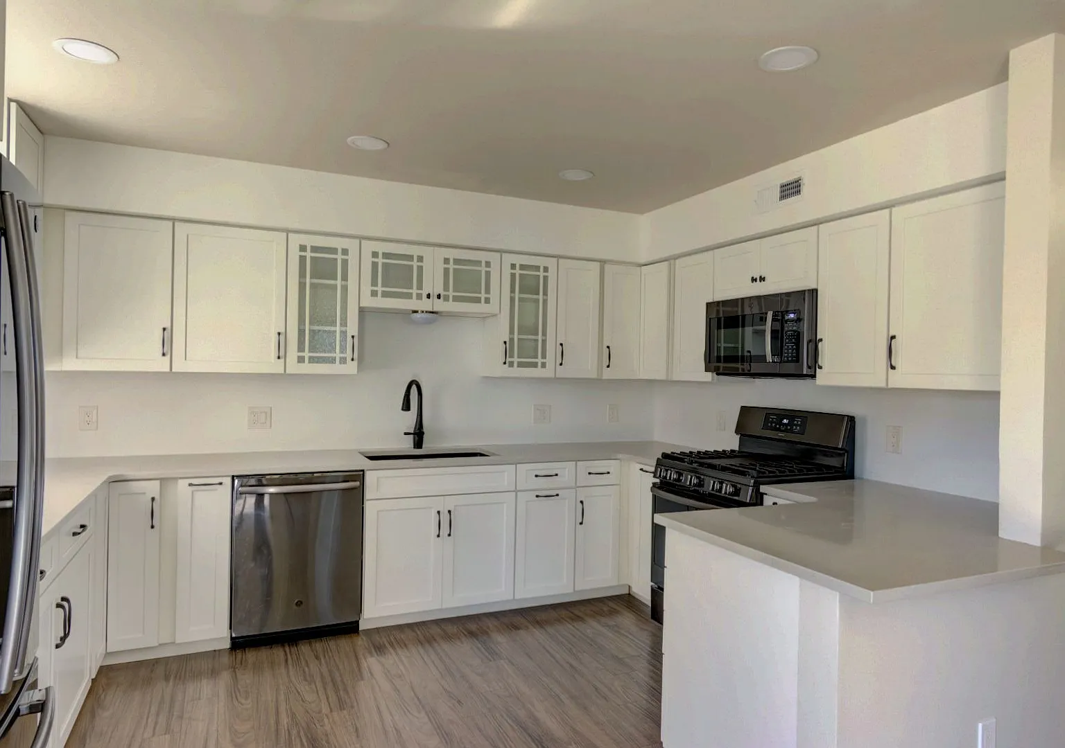 2 Bedroom, 2.5 Bath Condo in Madrona Heights — Photo 1