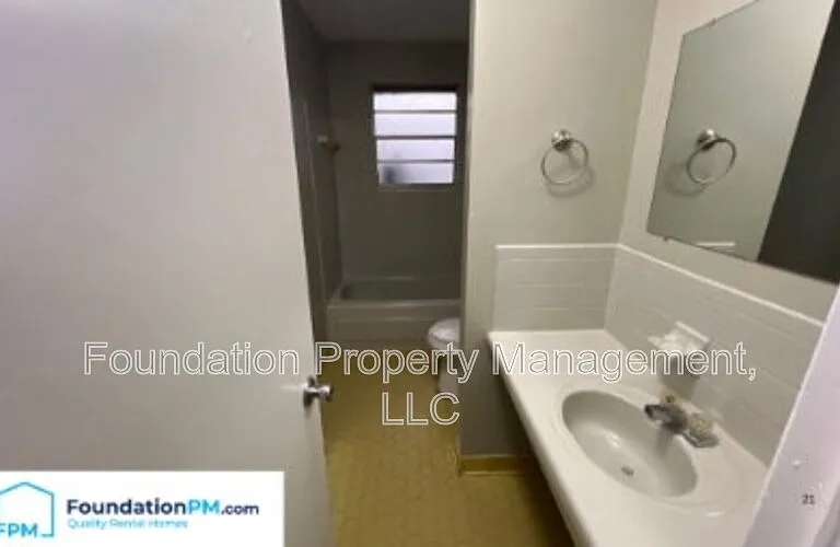 1129 Catalina Rd — Photo 12