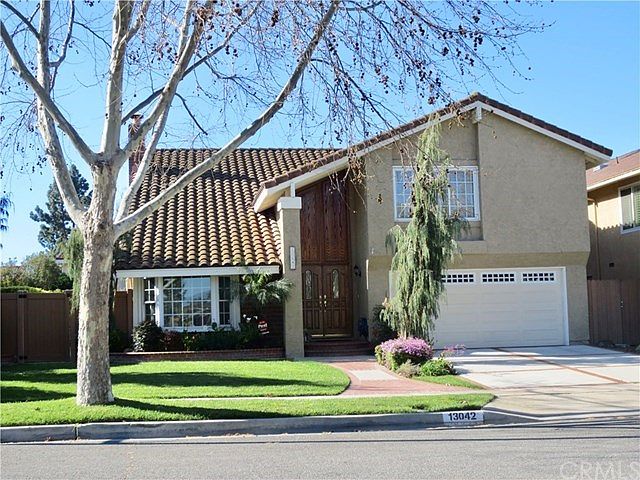 Beautiful home with 2,828 Sq Feet of Living Area.