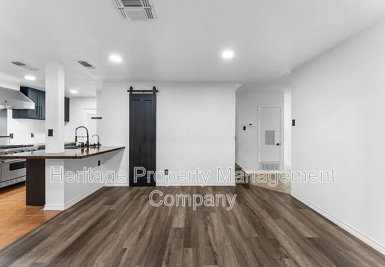 3614 Versailles Dr — Photo 13