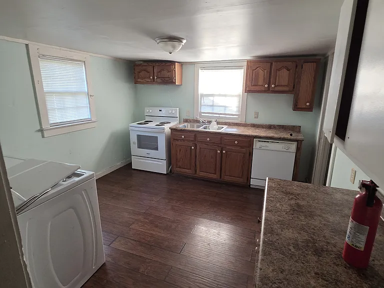 559 N Cumberland St — Photo 10