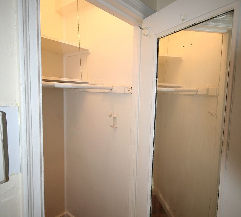2nd image of 11 Waverly Pl APT 7H