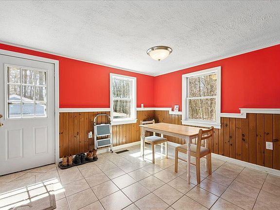 4th image of 9 Ranwall Avenue