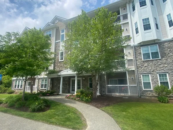 23 Augustus Ct Unit 4002, Reading, MA 01867