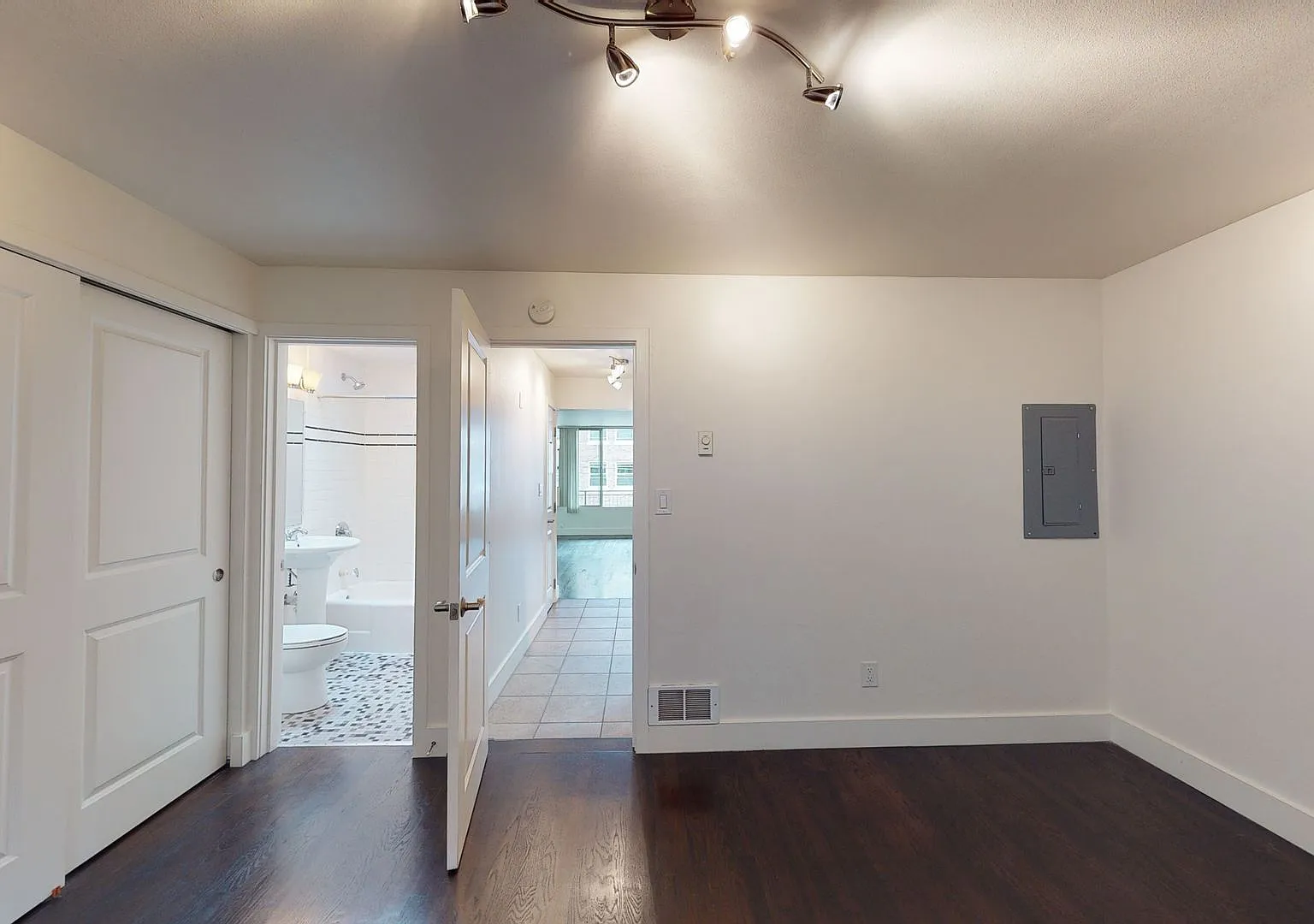 401 Harvard Ave (123) — Photo 3