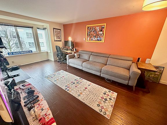 4th image of 1700 Bellevue Ave Unit 304