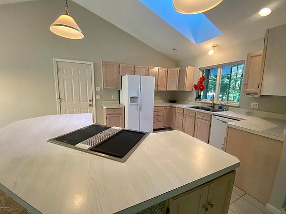 5th image of 9246 White Pine Dr