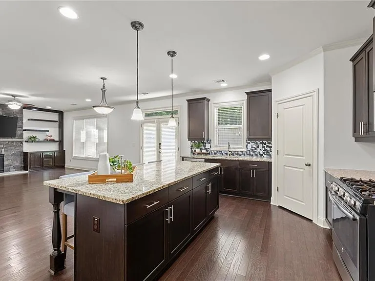 2770 Prado Ln — Photo 9