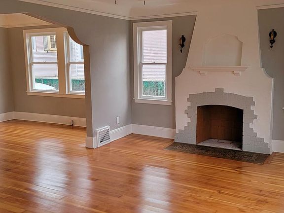 3rd image of 1244 N Sierra Nevada St
