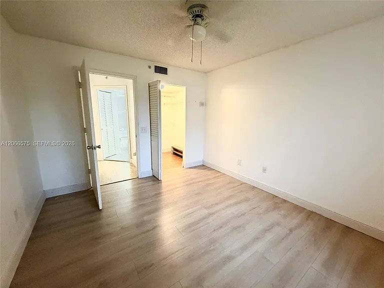 420 S Park Rd #108 — Photo 11
