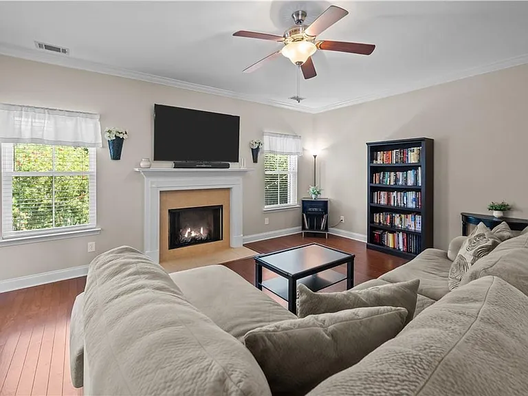 498 Waverly Ln — Photo 19