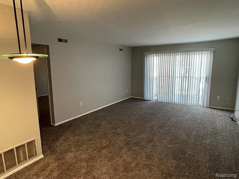 2 bed, 1.0 bath, 864 sqft, $1,195 — Photo 2