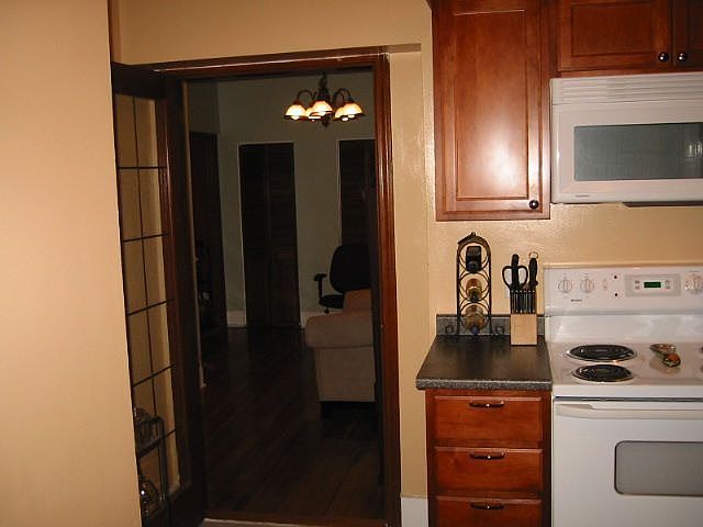 Kitchen to hall