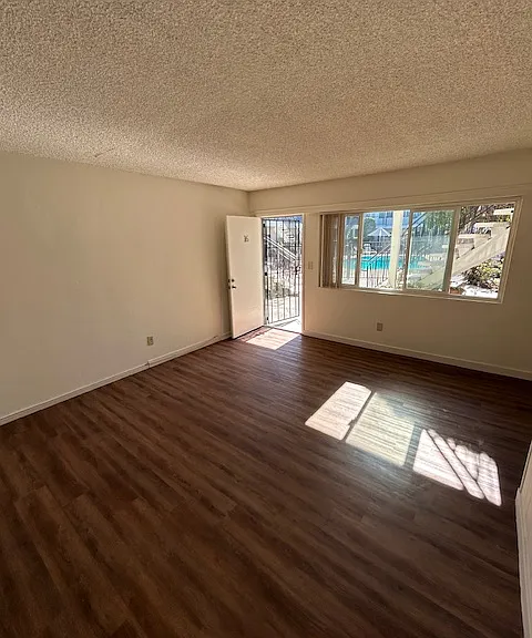 Aristocrat Apartments — Photo 7