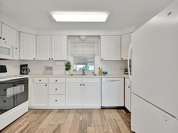 4th image of 7184 SE Redbird Cir