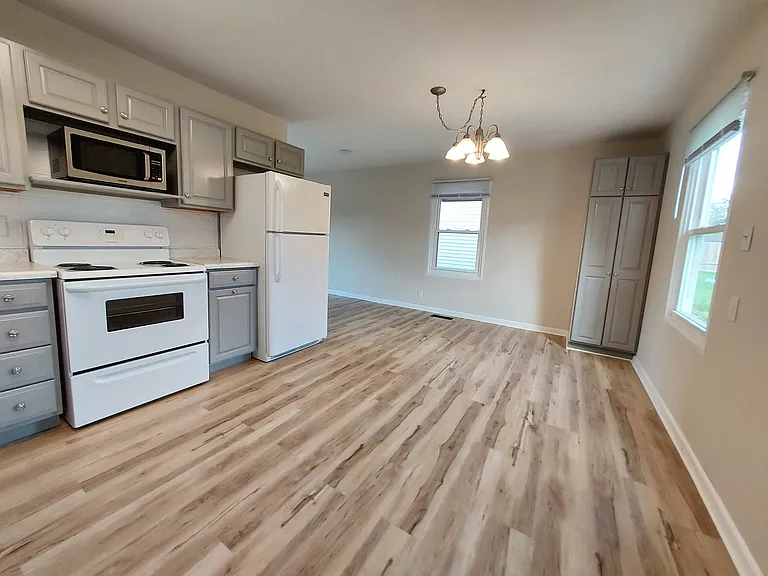 1100 E Sherman St — Photo 6