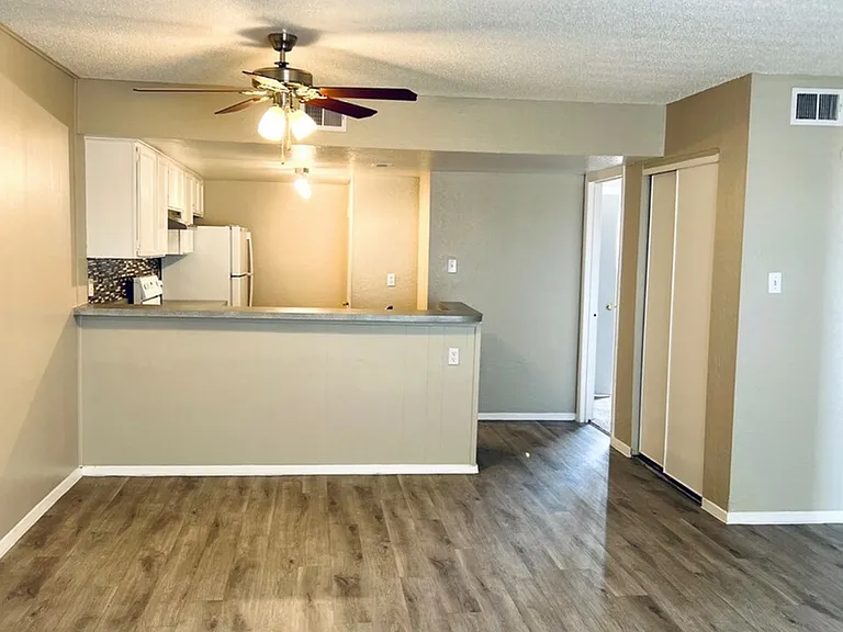 San Mateo Apartments — Photo 6