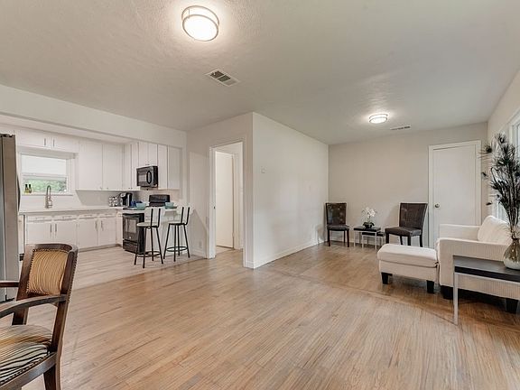 2nd image of 808 W State St