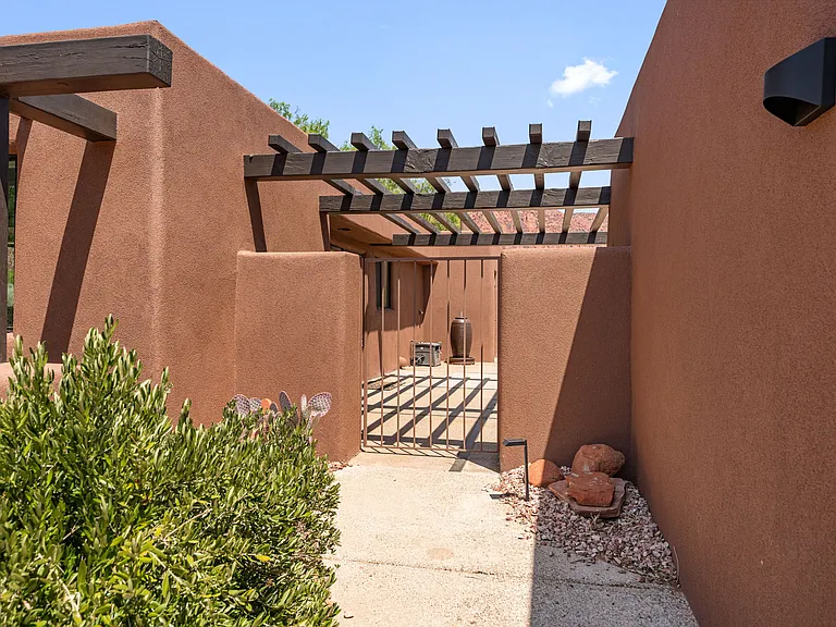 1602 N Sutava Dr — Photo 35