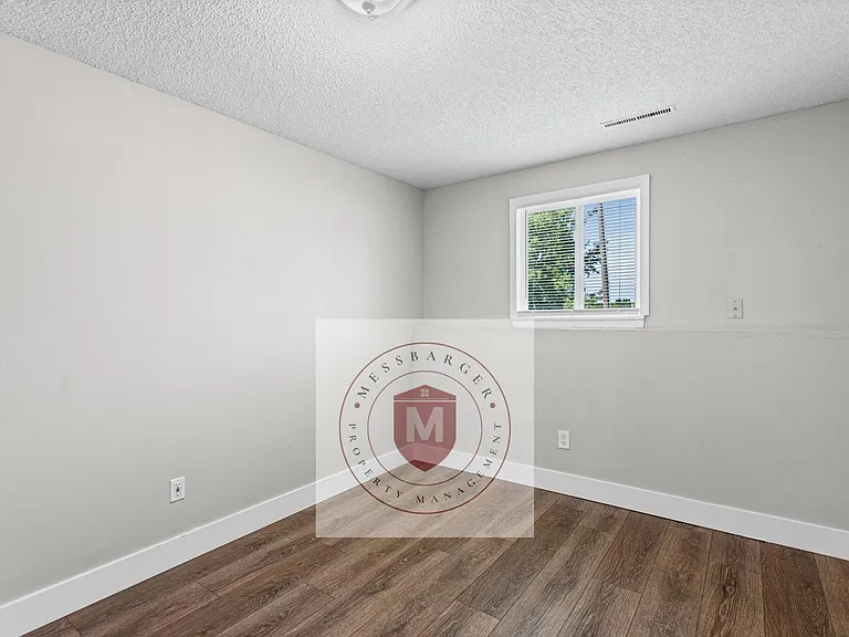 425 Castle Dr — Photo 20