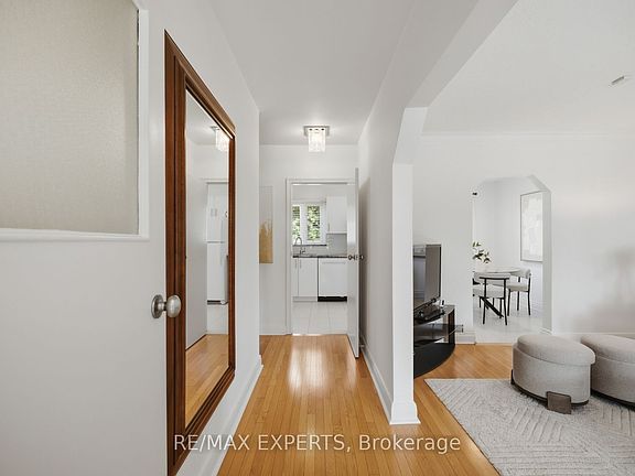 4th image of 90 Heathrow Dr