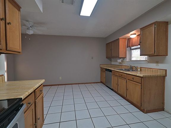 5th image of 3634 Parkmont St