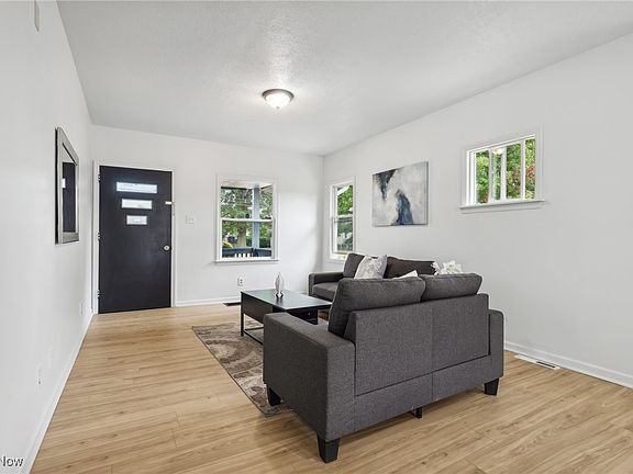 4th image of 954 Georgia Ave