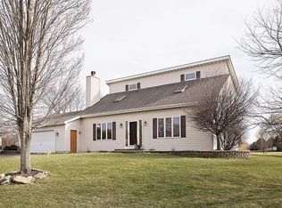 408 Forest View Dr, Valparaiso, IN 46385