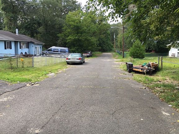 4th image of 219 Juniper Ave