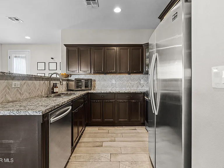 908 Tolworth St — Photo 11