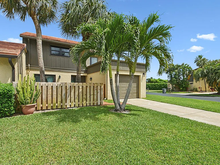 11063 Oakdale Rd — Photo 21