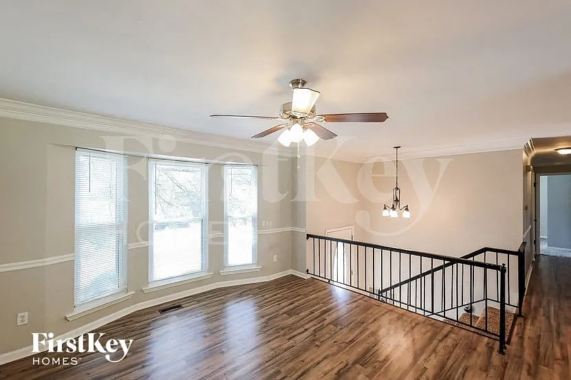 3 bed, 2.0 bath, 1868 sqft, $1,975 — Photo 4