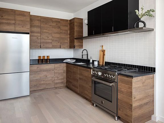 3rd image of 979 Pacific St #Penthouse C