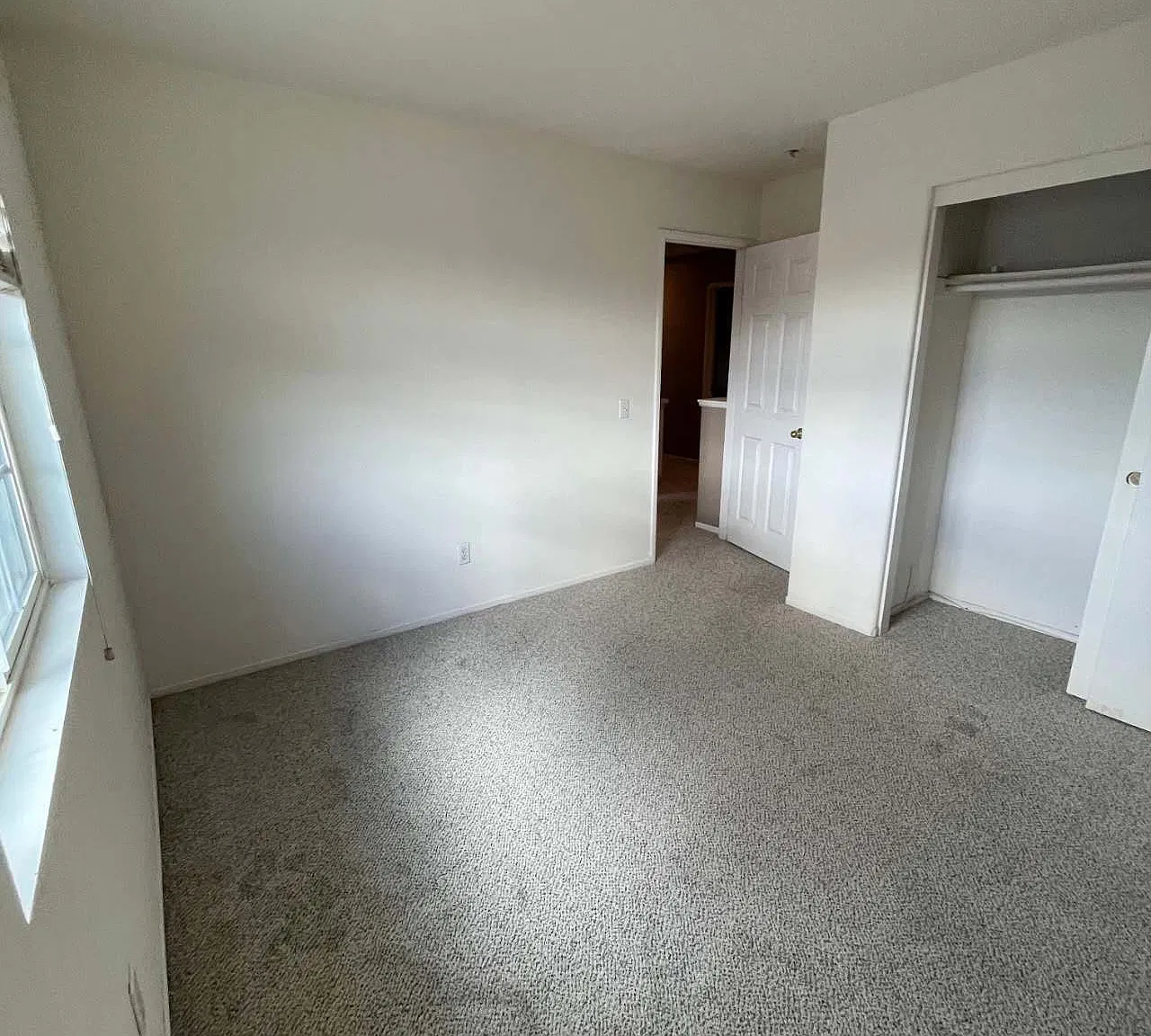 5 bed, 2788 sqft, $2,950 — Photo 4
