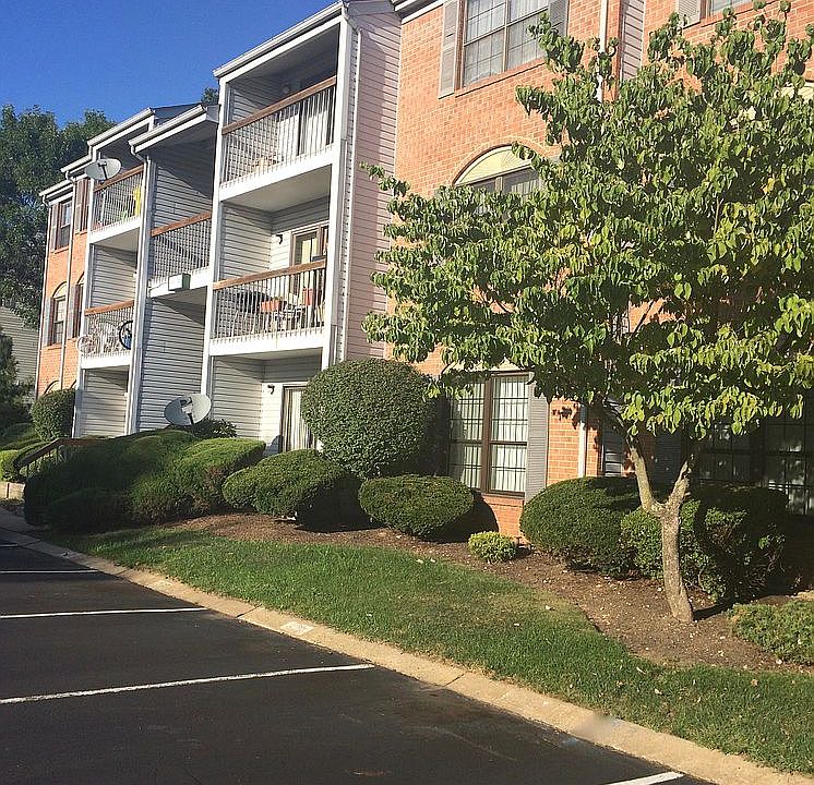 1st image of 303 Bromley Pl