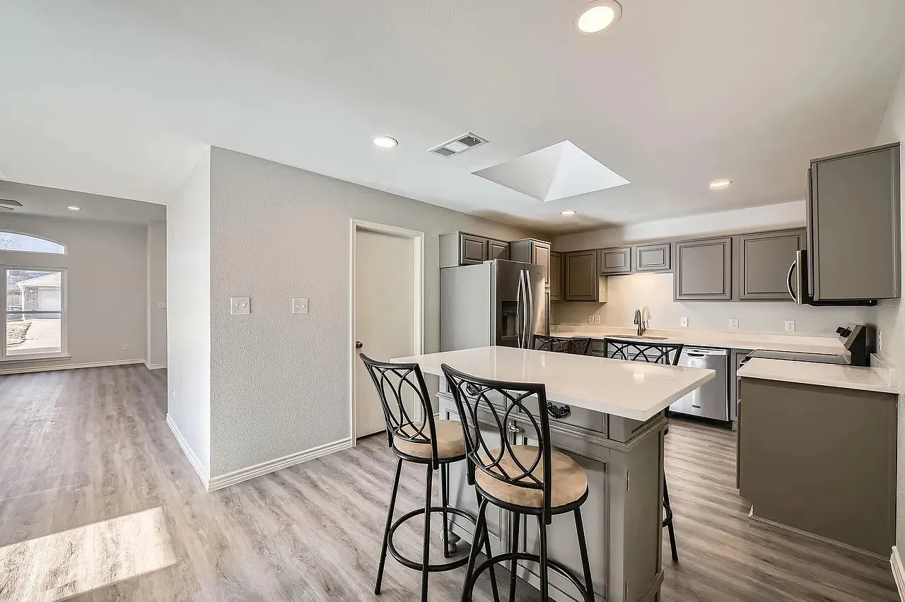 3 bed, 1575 sqft, $2,400 — Photo 2