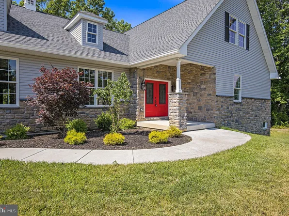 2640 Eagle Ln, Hellertown, PA 18055