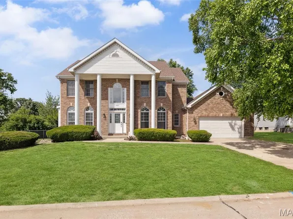 2447 Pro Tour Dr, Belleville, IL 62220