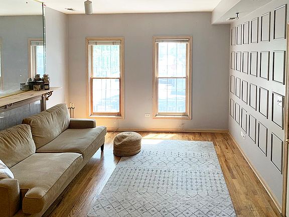 3rd image of 1042 N Wood St APT 1F