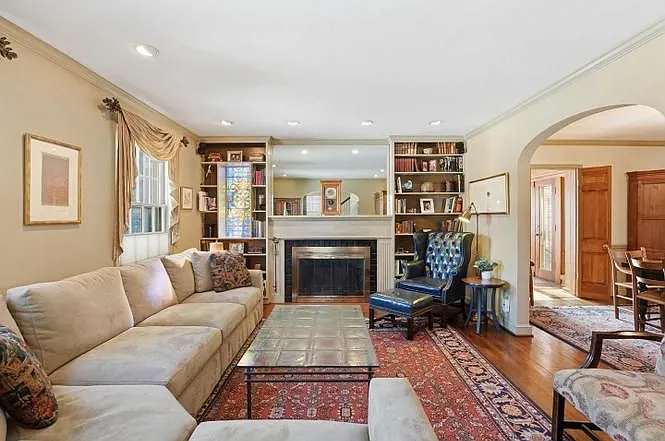 1812 N Hancock St — Photo 2