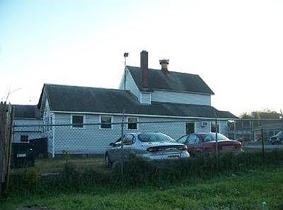 2nd image of 33 Railroad Ave